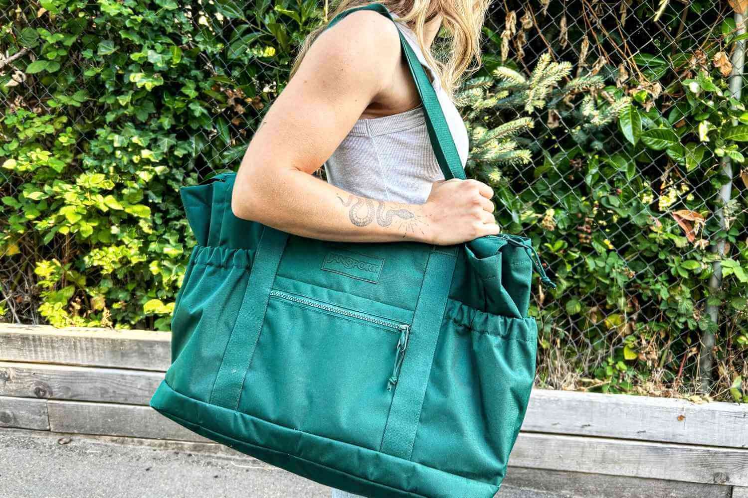 Choosing a Practical Tote for Work, Travel, and Everyday Style